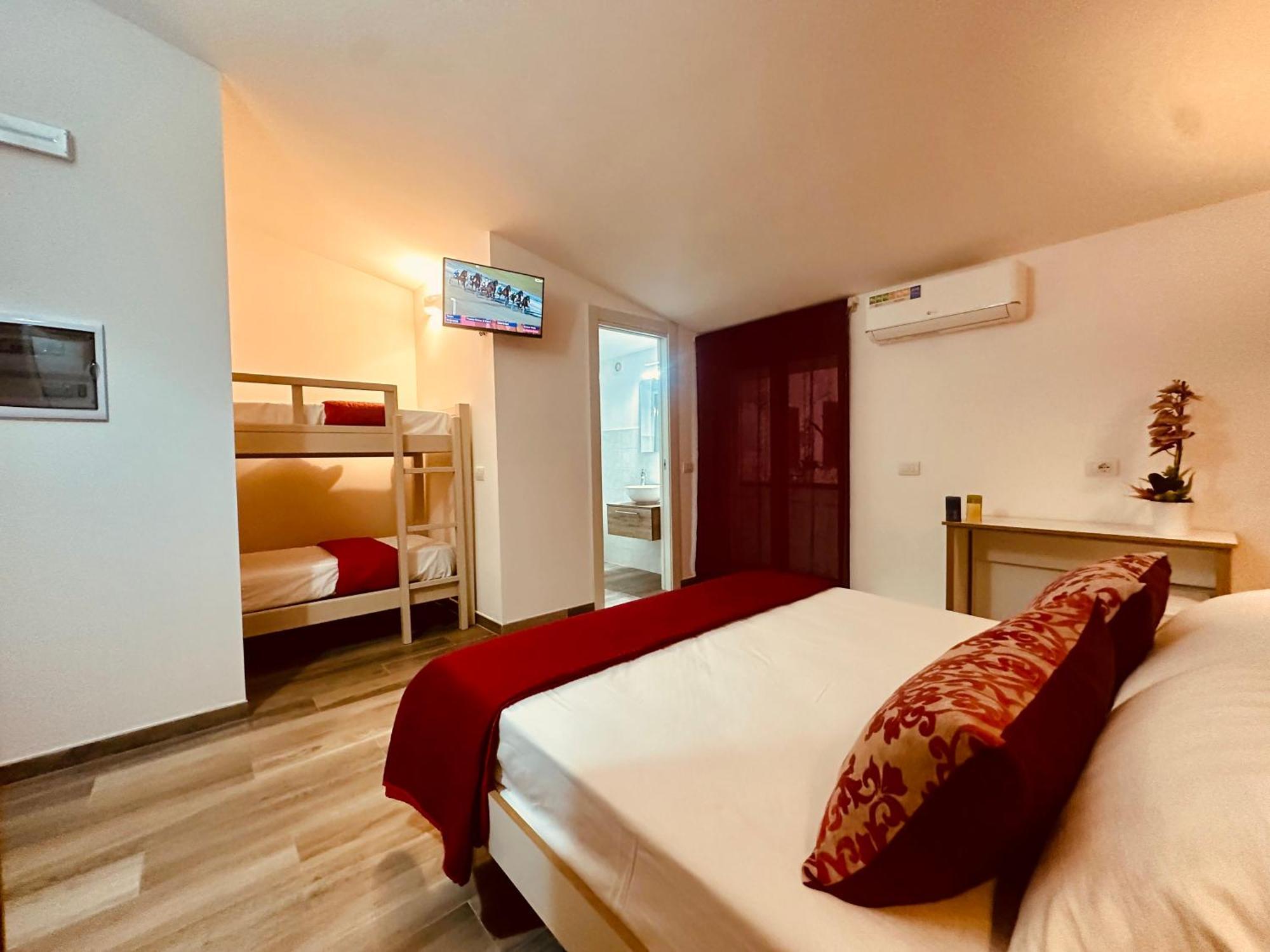 B&B The Sun - Family Rooms Tropea Exteriör bild